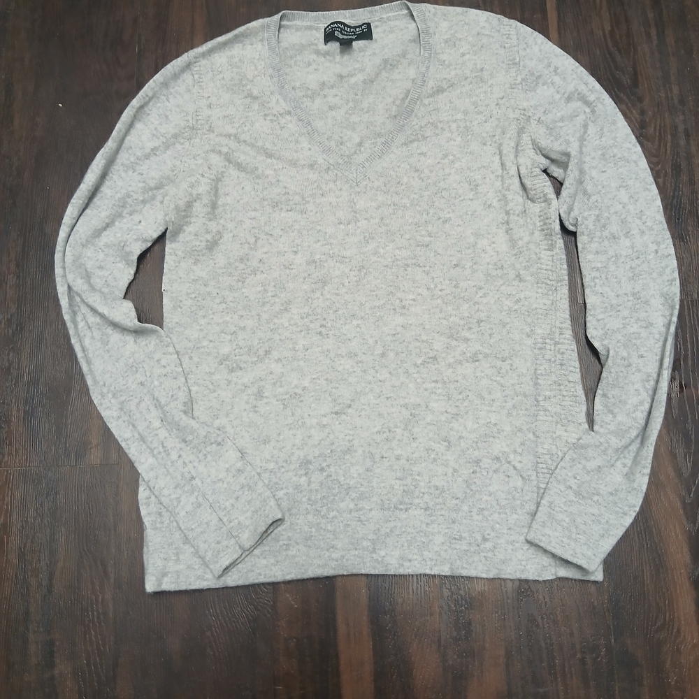 Banana Republic Heather Gray V-Neck Sweater